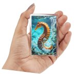 Magnet frigo : hippocampe nageant parmi les algues (ref:20241018 144502)