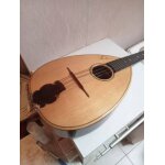 Mandoline ancienne a fond plat sign� en tr�s bon etat