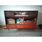 Meubles radio vinyle grundig en parfait etat de marche. j'estime plus de 50 ans . d'une longueur 1 m ...
