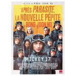 Mickey 17 - vritable affiche de cinma plie - format 120x160 cm - de bong joon ho avec robert pattinson, ...