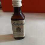 Mignonnette ancienne whisky ballentines 5 cl 40% bouteille plastique Mignonnette ancienne whisky ballentines 5 cl 40% bouteille plastique