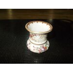 Mini vase ancien en porcelaine décorée Mini vase ancien en porcelaine décorée