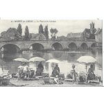 Moret - sur - loing - le pont et les laveuses