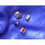 Oeil de tigre. 4 pierres roul�es dont la plus grande fait 2. 5 cm de long. magnifiques couleurs, pierres ...