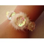 Parure en sequins et plumes (1 bracelet et 2 bagues)