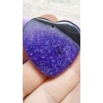 Pendentif agate coeur. violet et noir. 4. 3 cm. magnifique cristal, une des plus belles pierres de ma ...