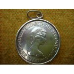 Pendentif argent massif portant pièce commémorative « bailiwick of jersey silver wedding elisabeth ii ... Pendentif argent massif portant pièce commémorative « bailiwick of jersey silver wedding elisabeth ii ...