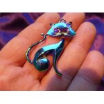 Pendentif chat en laiton - couleurs m�tallis�es, bleu, violet, jaune et vert. 4. 7 cm. lot 2563