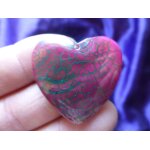 Pendentif coeur en agate. bleu et rose avec veines de dragon. 3. 2 cm. magnifique pierre aux couleurs ...