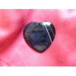 Pendentif coeur en agate. noir et gris avec veines de dragon. 4. 5 cm. somptueuse pierre aux couleurs ...