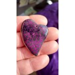 Pendentif coeur en agate. noir et violet avec veines de dragon. 4. 8 cm. magnifique pierre aux couleurs ...