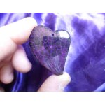 Pendentif coeur en agate. noir et violet avec veines de dragon. 4. 8 cm. magnifique pierre aux couleurs ...