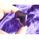 Pendentif coeur en agate. noir et violet avec veines de dragon. 5 cm. magnifique pierre aux couleurs ...