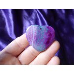 Pendentif coeur en agate. rose et bleu avec veines de dragon. 4. 4 cm. magnifique pierre aux couleurs ...