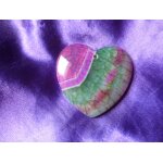 Pendentif coeur en agate. vert et rose avec veines de dragon. 4. 3 cm. magnifique pierre aux couleurs ...