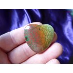 Pendentif coeur en agate. vert, rouge et blanc avec veines de dragon. 3. 7 cm. pierre aux couleurs harmonieuse ...