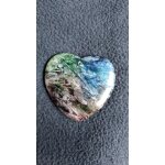 Pendentif coeur en agate. vert, rouge et bleu. 4. 5 cm. magnifique pierre aux couleurs originales. parfaite ...