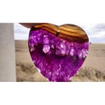 Pendentif coeur en agate. violet et noir. 4. 2 cm. magnifique cristal. une pierre unique, une des plus ...