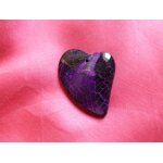 Pendentif coeur en agate. violet et noir. 4. 5 cm. avec ses veines de dragons, cette pierre est une des ...