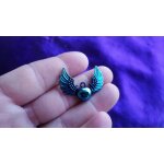Pendentif coeur avec ailes - en laiton bleu m�tallis�. 3. 1 cm. lot 2690