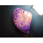 Pendentif coeur en corail fossile violet et jaune - 4. 8 cm. les couleurs sont magnifiques. lot 2410