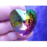 Pendentif coeur en cristal strass a facettes aux reflets jaune, bleu, vert, violet - dos argenté. 4 cm. ... Pendentif coeur en cristal strass a facettes aux reflets jaune, bleu, vert, violet - dos argenté. 4 cm. ...