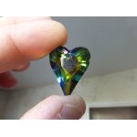 Pendentif coeur en cristal strass a facettes avec reflets. rouge, bleu, vert, jaune, violet - 2. 8 cm. ...