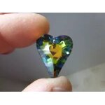 Pendentif coeur en cristal strass a facettes avec reflets. rouge, bleu, vert, jaune, violet - 2. 9 cm. ...