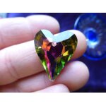 Pendentif coeur en cristal strass aux reflets bleu, vert, violet, rose - 2. 8 cm. dos argenté. lot 2522 ... Pendentif coeur en cristal strass aux reflets bleu, vert, violet, rose - 2. 8 cm. dos argenté. lot 2522 ...