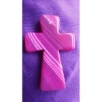 Pendentif croix de j�sus en agate rose et blanc. 4. 6 cm. magnifique pierre aux couleurs harmonieuses. ...