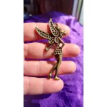 Pendentif fe - ange en laiton dor et noir - 7. 5 cm. lot 2720