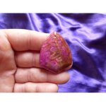 Pendentif en forme de pointe de fl�che en jaspe. rose et dor�. 4. 7 cm. magnifique pierre aux couleurs ...