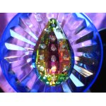 Pendentif larme en cristal strass aux reflets jaune, bleu, vert, violet - avec facettes. dos argenté. ... Pendentif larme en cristal strass aux reflets jaune, bleu, vert, violet - avec facettes. dos argenté. ...