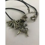 Pendentif mtal argent dragon ail avec epe - 4, 5x4, 5 cm