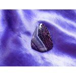Pendentif pointe de fl�che en agate onyx. noir et rose avec veines de dragon. 4. 1 cm. magnifique pierre ...