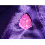 Pendentif pointe de fl�che en jaspe. rose. 4. 8 cm. magnifique pierre aux couleurs harmonieuses. parfaite ...