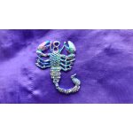 Pendentif scorpion - en laiton aux reflets mtalliss, bleu, dor, vert, violet. 5. 8 cm. lot 2680