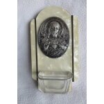 Petit b�nitier mural nacre avec m�daille religieuse