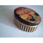 Petite bo�te ovale en bois