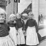 Photo argentique papier baryt noir et blanc ilford 310g groupe d'enfants 1950 40x60cm tirage rcent ...