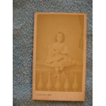 Photo carte cabinet vers 1870 fillette et sa poupée - amédée denisse paris Photo carte cabinet vers 1870 fillette et sa poupée - amédée denisse paris