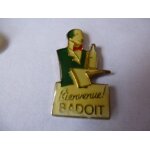 Pins badoit bienvenue le serveur avec plateau