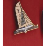Pin's bateaux catamaran voilier american's cup en avant la france ref 2031