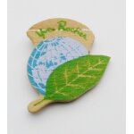 Pin's en bois yves rocher