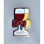 Pins boisson, vin bordeaux. verres. noeuds papillons