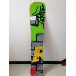 Planche de snowboard sreet art de l'artiste rige.
