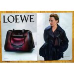 Publicit� papier - sac femme de loewe de 2025, lesley manville eg�rie