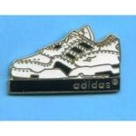 Rare pins adidas chaussure egf c318