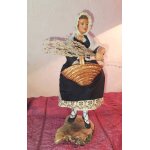 Santon la femme a la lavande. trs beau santon provenal pos sur socle en bois. trs beau costume. environ ...