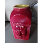 Soliflore rouge avec figure medievale en terre cuite vernissee. . . dim 13 x 6 cm plus figure 2 cms, Soliflore rouge avec figure medievale en terre cuite vernissee. . . dim 13 x 6 cm plus figure 2 cms,